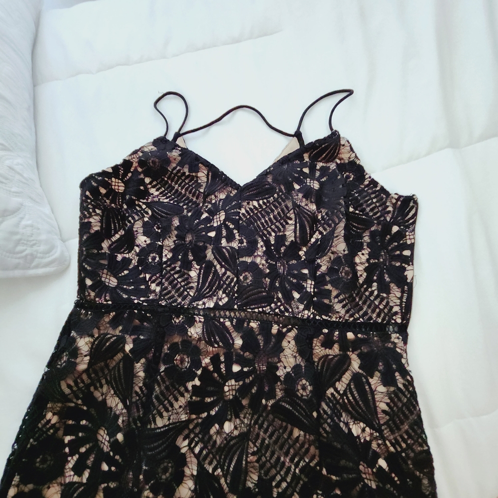 Embroidered Ruffle Dress Size M - Picture 9 of 15